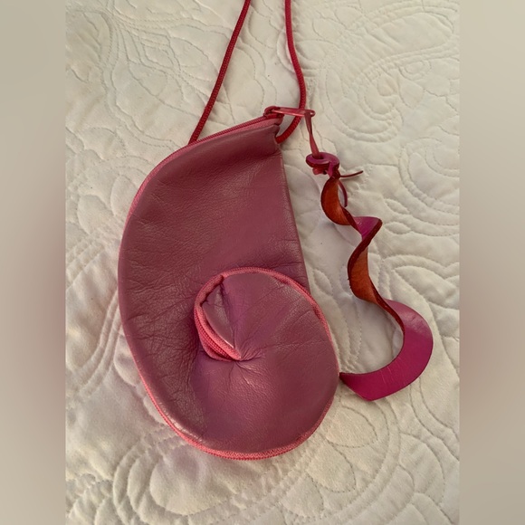 Carol Hearty statement purse - Picture 7 of 8